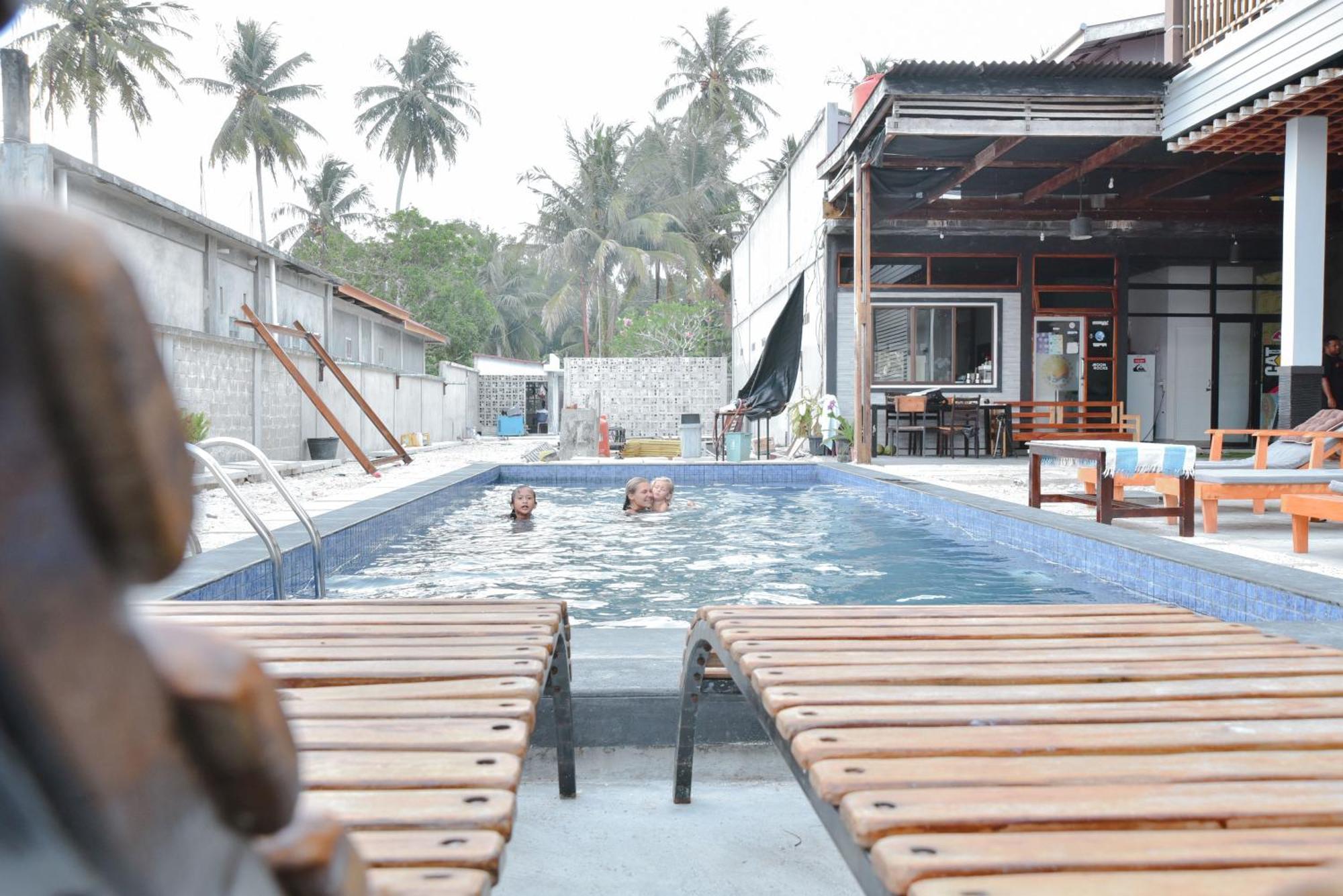 Oseda Nias Surf House Hotell Hilibotodane Exteriör bild