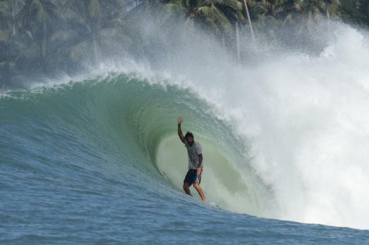 Oseda Nias Surf House Hotell Hilibotodane Exteriör bild