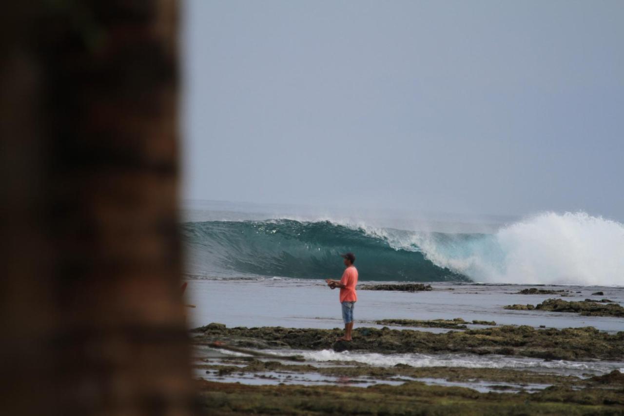 Oseda Nias Surf House Hotell Hilibotodane Exteriör bild