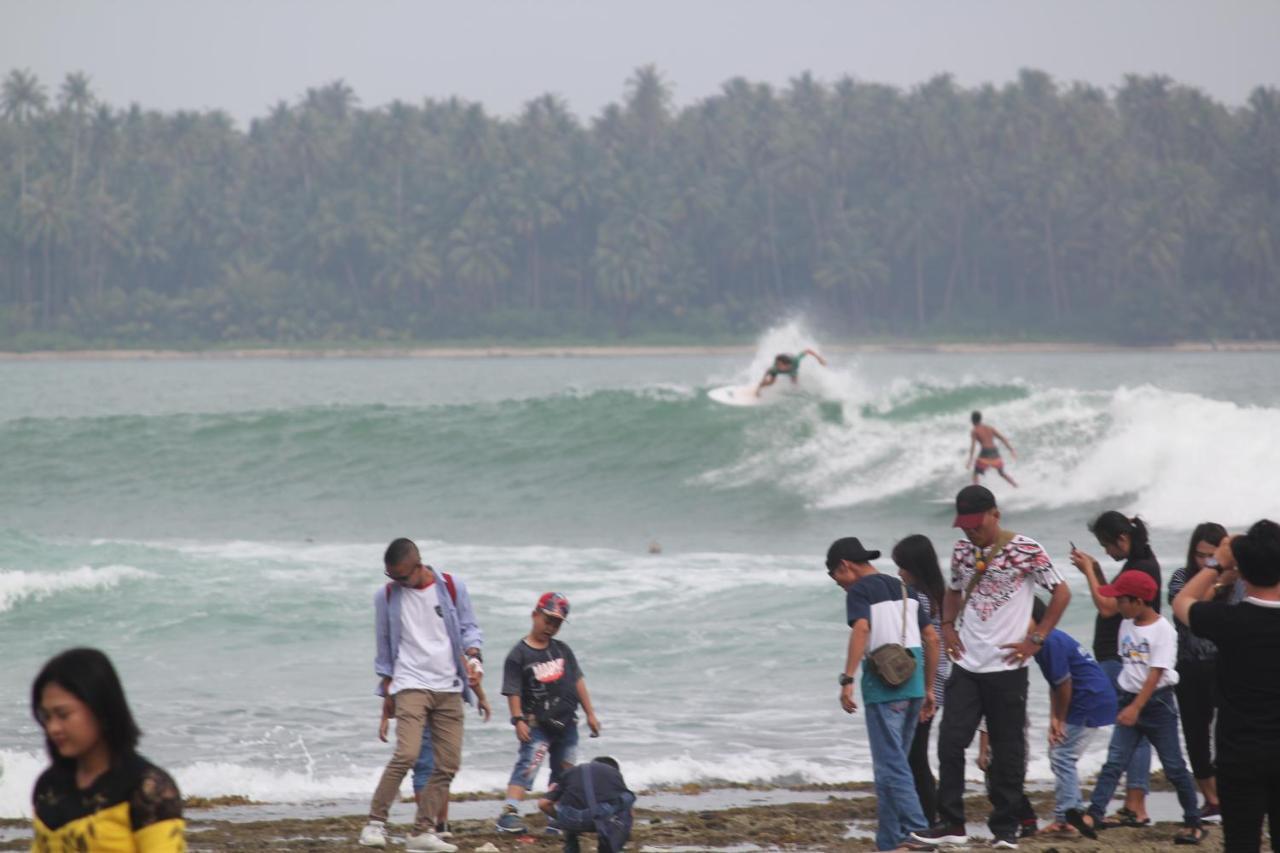 Oseda Nias Surf House Hotell Hilibotodane Exteriör bild