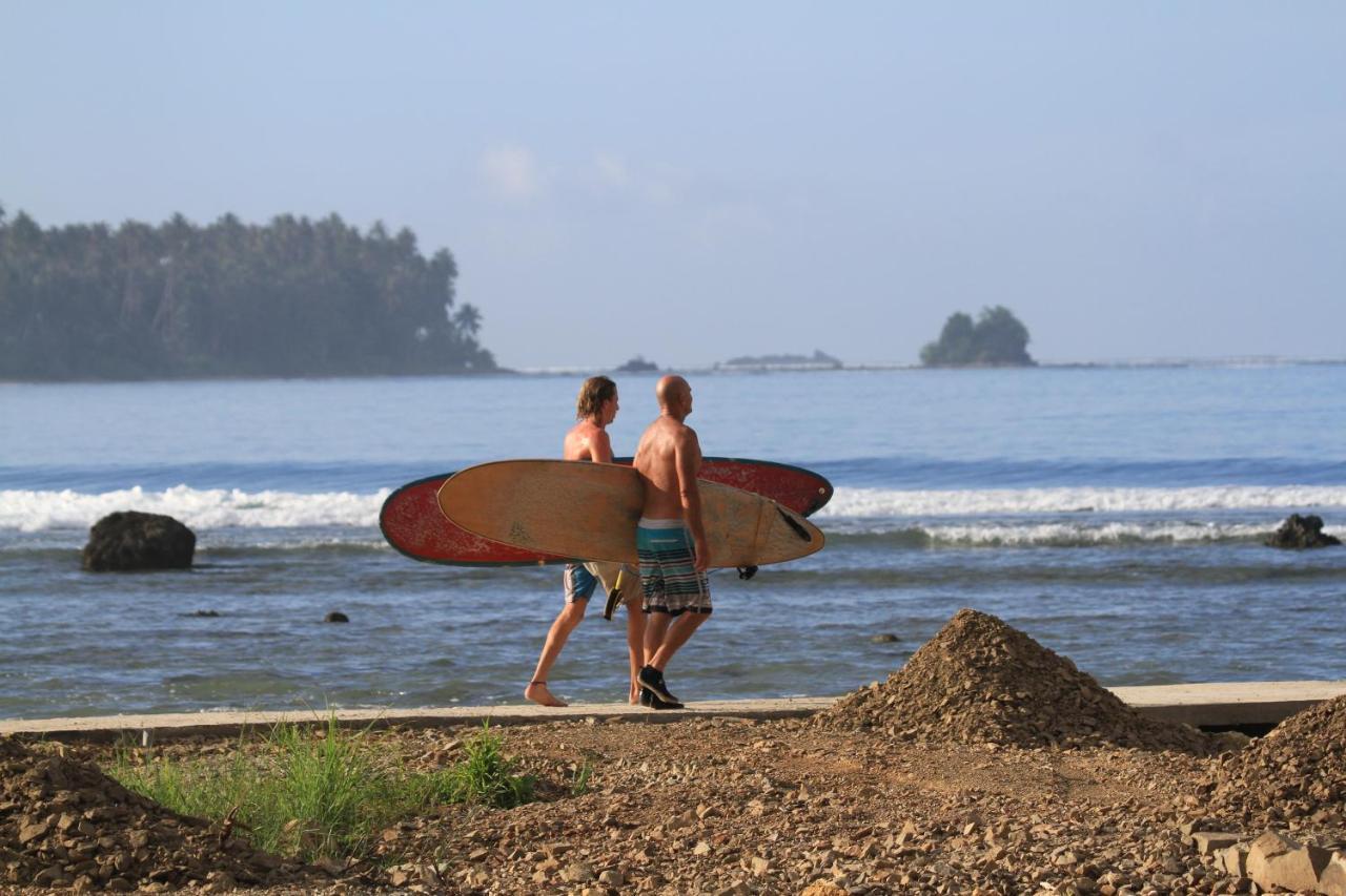 Oseda Nias Surf House Hotell Hilibotodane Exteriör bild